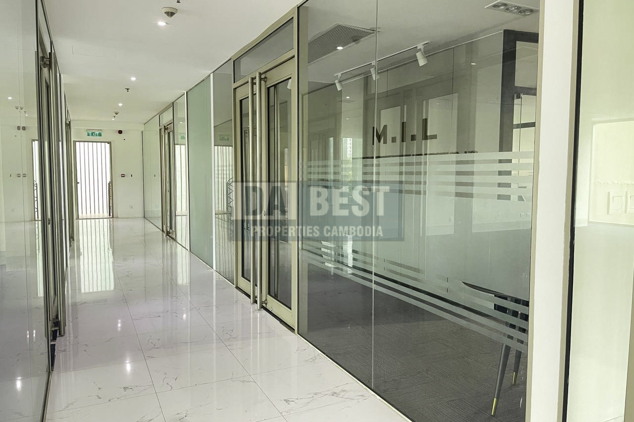 photo_2025-08-25_14-56-11 rental-office-interior-view.png1