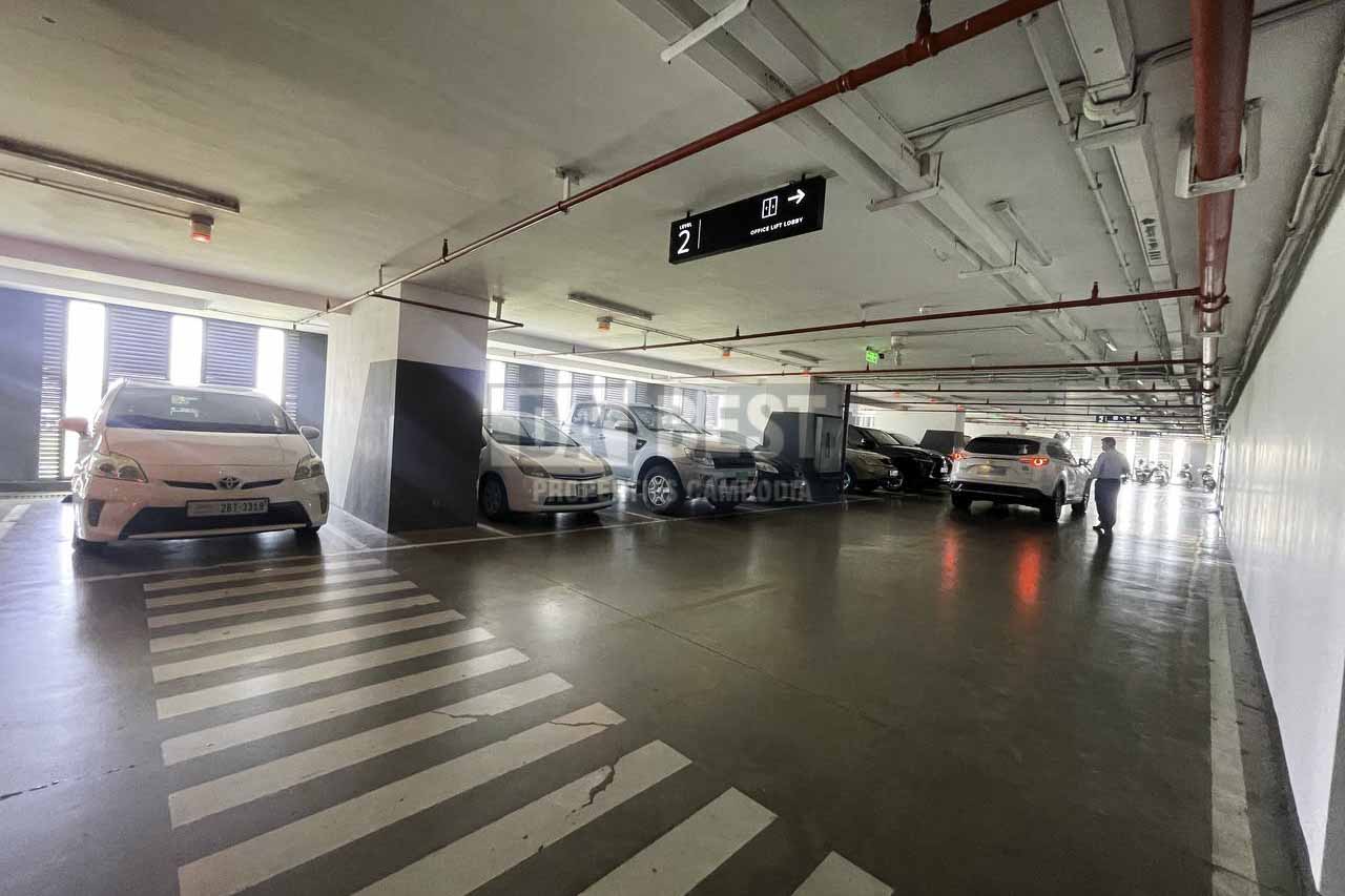 photo_2025-10-06_13-26-57 parking-area-entrance.png